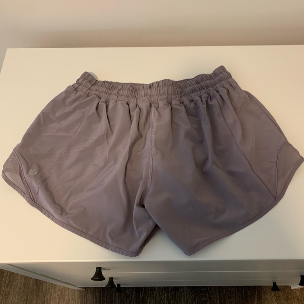 Lululemon HOTTY HOT SHORT II *LONG 4" - Picture 3 of 5